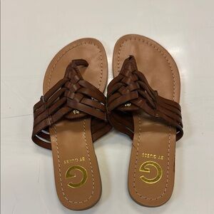 💚 Guess Brown Leather Sandals with Minimalist Design